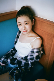 男生戳美女两腿中间那个视频