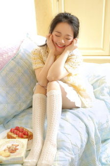 棉签和冰块弄出牛奶视频